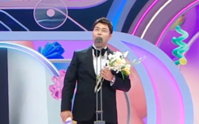 '47세' 전현무, 이장우 보고 ♥결혼 꿈꿨다…"조만간 좋은 소식 전할 것" ('MBC연예대상')