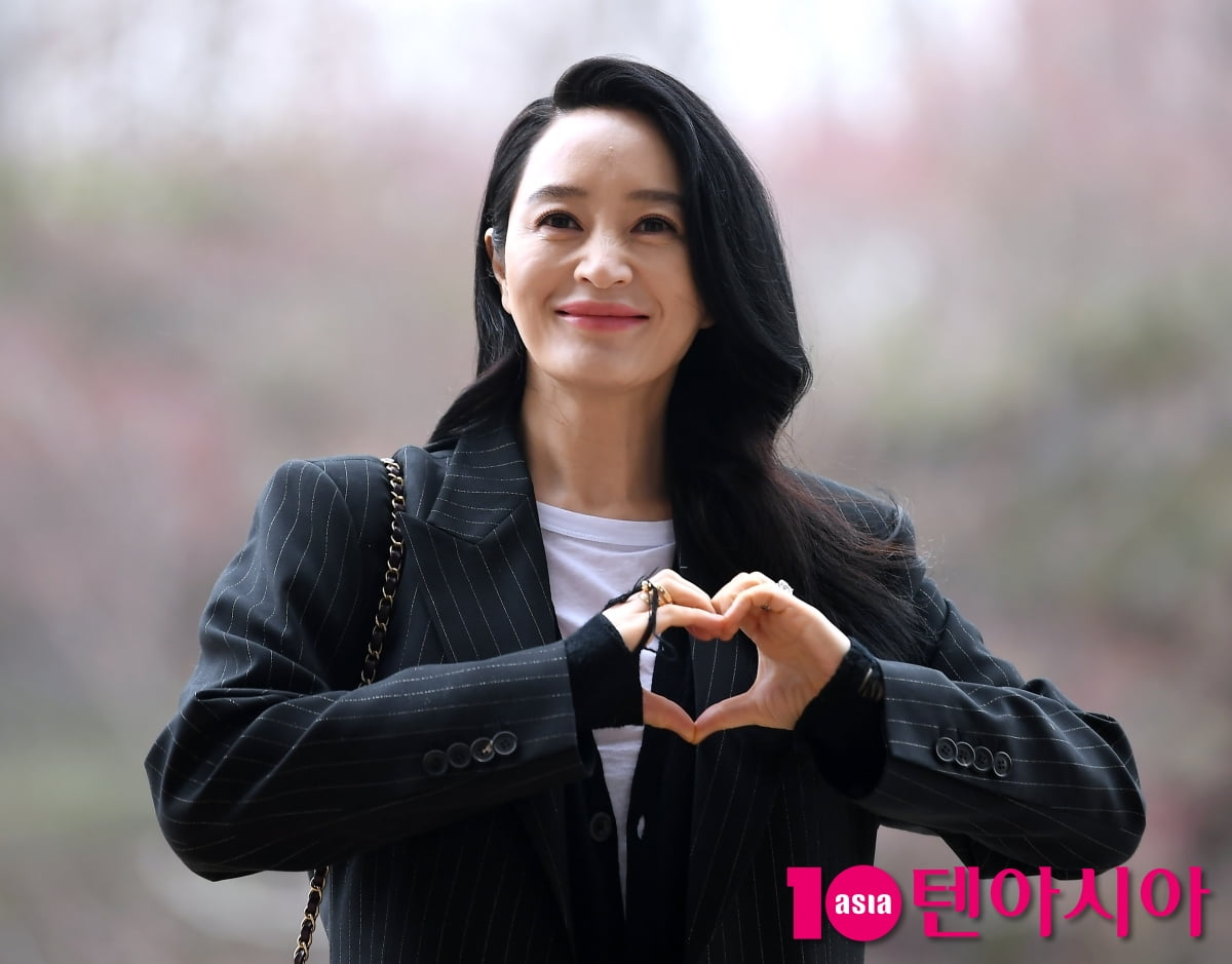 김혜수, 사랑스러운 눈맞춤...우아함 그자체[TEN포토+]