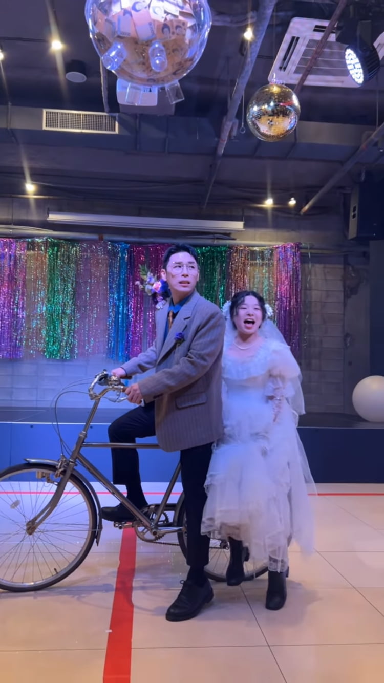 신혜선, 배우 ♥도건우와 결혼…‘오징어게임’ 패러디하며 스몰 웨딩