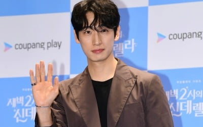 '싱글 대디' 윤박, 아기띠에 딸 메고 출근 감행…반전에 신슬기 '진땀' ('독수리 오형제')