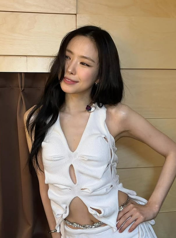 사진=손나은 SNS