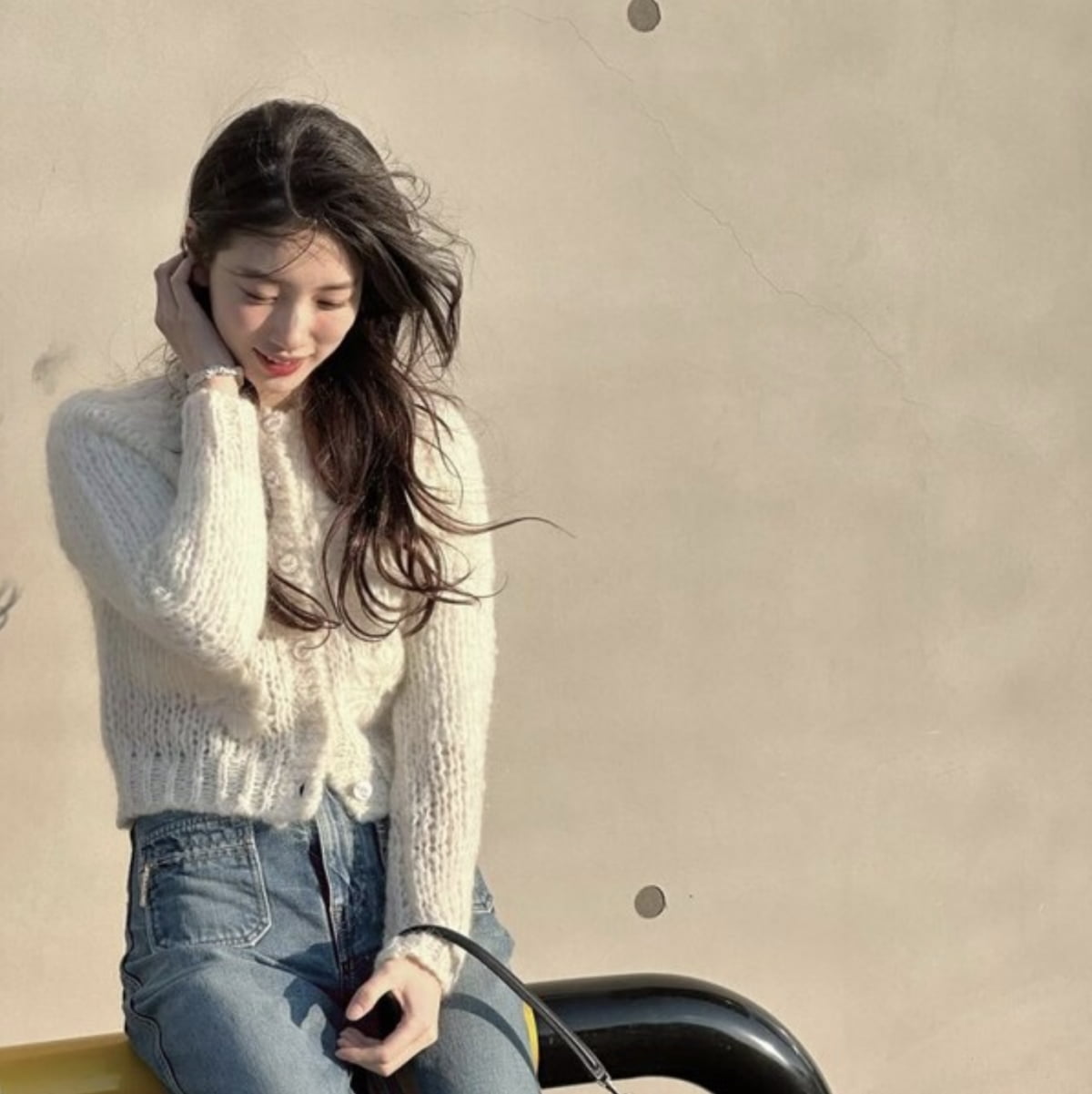 사진=가수 겸 배우 수지 인스타그램 캡처