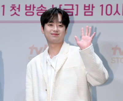 '최연소 연예대상' 이찬원, 양다리 논란 지워냈나…대상 저주도 빗겨나갈 행보 [TEN피플]