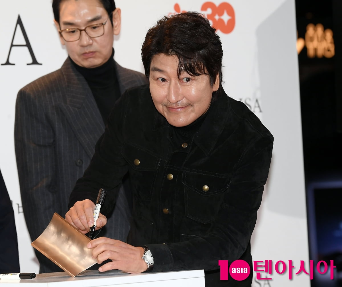 송강호, 명품배우의 하트...호탕한 웃음[TEN포토+]