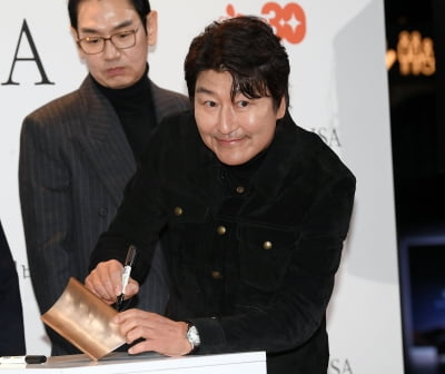 송강호, 명품배우의 하트...호탕한 웃음[TEN포토+]