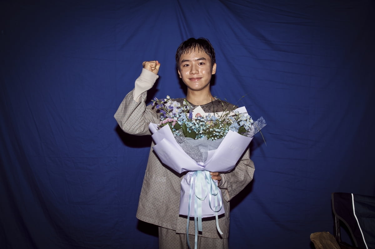 송혜교·전여빈, 그렇게 티격태격하더니 '연출'이었네…인생네컷 같이 찍는 사이('검은 수녀들')