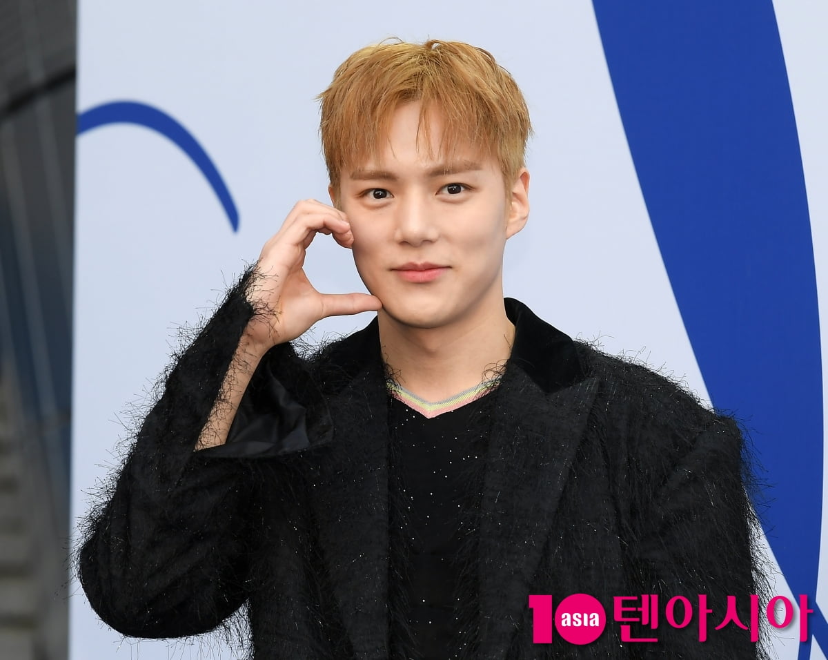 몬스타엑스 민혁, 눈 호강하는 눈웃음...달콤한 눈빛[TEN포토+]