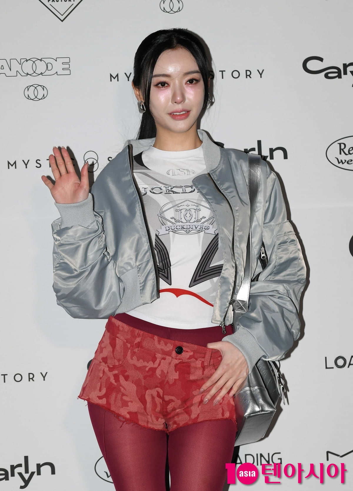 달샤벳 세리, 강렬한 레드...명품 각선미[TEN포토+]
