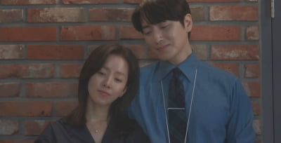 [종합] 한지민♥이준혁, 열애 인정했다…대놓고 달달한 스킨십, "이 손 절대 안 놓을 것" ('나완비')