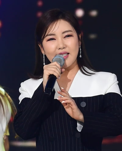 송가인, 13년동안 ♥남자친구 없었다?…절친 폭로에 발끈 "너만 몰라"('불후')