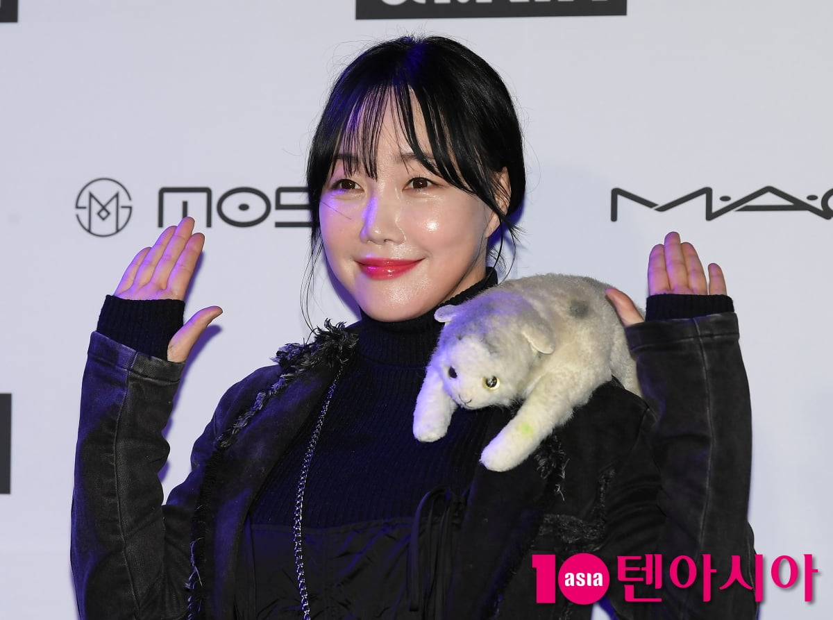 낸시랭, 마스코트 코코와 함께 서울패션위크 나들이[TEN포토+]