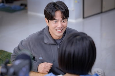 '오겜2' 전석호, ♥전혜진 남편 됐다…홈쇼핑 MD로 현실 부부 케미 ('라이딩 인생')[공식]