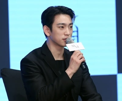 갓세븐 진영, 제대 복귀작인데…"입대 2년 전 촬영 마쳐, 공개돼 마냥 기뻐" ('마녀')