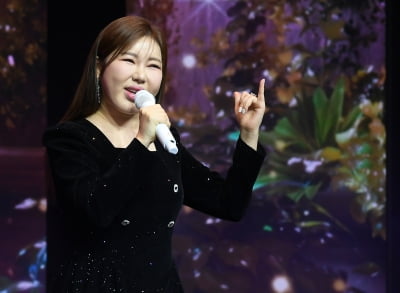 핏줄보다 강력한 용기…송가인, 심수봉에 곡 받은 최초의 가수 [종합]
