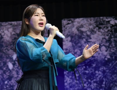 송가인, 가인이어라~...애절한 보이스[TEN포토+]