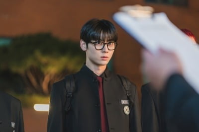 황민현, 공익 간 사이 대표작 새길까…'스터디그룹' 입소문 업고 티빙 1위 기록