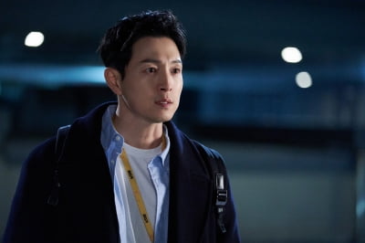 '더 글로리' 지워낸 정성일, 디즈니+서 인생캐 경신