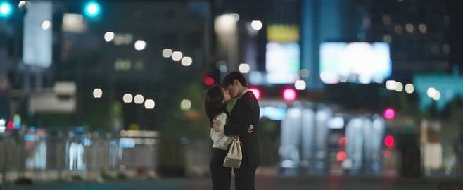 이준혁, ♥한지민과 키스 선 그었다…"불편하지 않게 촬영, 액션 합일 뿐" ('나완비')[인터뷰②]