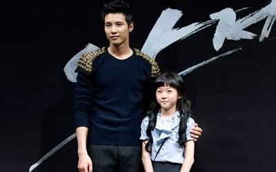 원빈, 故김새론 빈소 찾았다…'아저씨' 개봉 15년 만에 "고인의 명복을 빕니다"