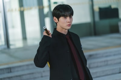 황민현, 8개월 무술 맹연습했다더니…쌍절곤 마스터 완료 ('스터디그룹')