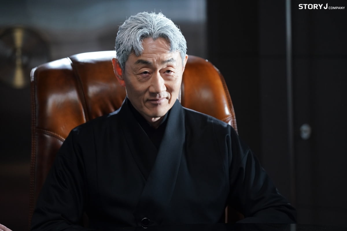백발의 카리스마…허준호, 검은색 한복까지 차려입고 은은한 미소('보물섬')