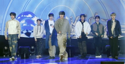 아크, 타이틀곡 'nu kidz(뉴 키즈)'로 활동시작[TEN포토+]