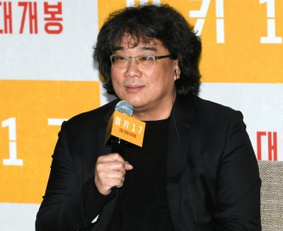 봉준호 감독, '집착병' 고백했다…"내 성격 이상해" ('미키17')