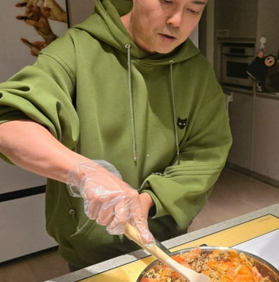 전현무, ♥20살 연하 위한 요리인가…눈 충혈됐는데 열심+정성