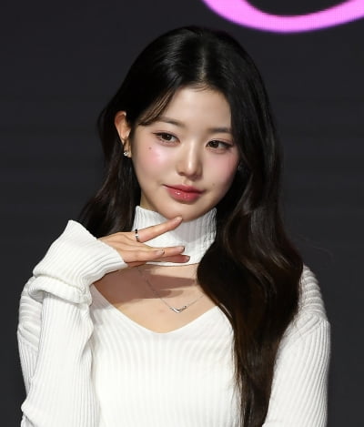 '화제성 치트키' 장원영→원조 효자 몬스타엑스…스타쉽, 밥 안 먹어도 배부를 듯 [TEN스타필드]
