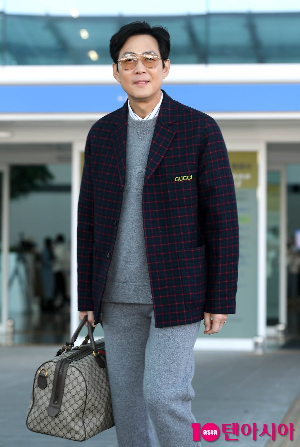 이정재, 머리부터 발끝까지 센스 가득...매력적인 출국[TEN포토+]