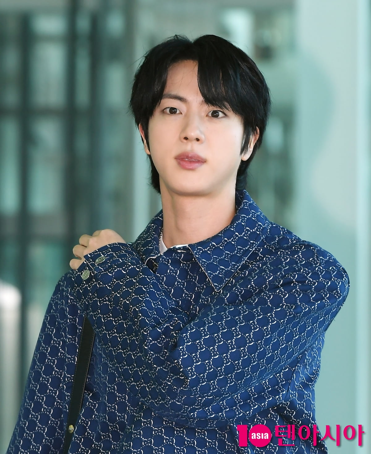 BTS 진, 만찢남의 출국...오늘도 멋짐[TEN포토+]
