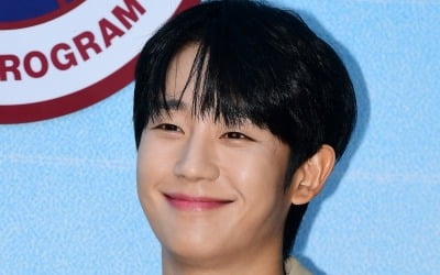정해인, '12살 연상' 가수와 ♥핑크빛 터지겠네…"반했어, 내 눈에 예뻐" ('굿데이')