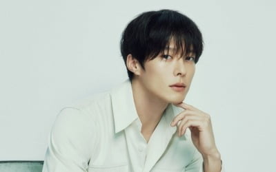 [공식] 장기용, ♥키스는 괜히 했다더니…송혜교·안은진 따라 UAA 전속계약