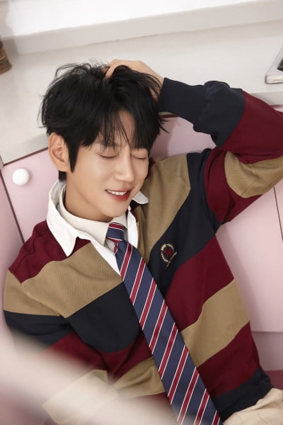 '컴백' 황치열, 프레피 룩에 아빠 넥타이 무슨 일