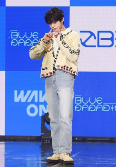 제로베이스원 김지웅, 시크한 맏형[TEN포토+]
