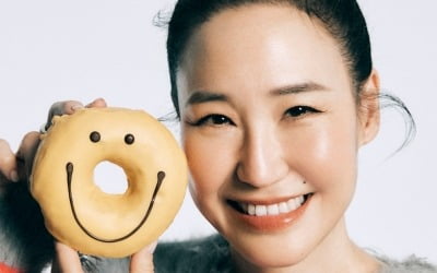 55세 강주은, 미모 전성기 맞았다…'껌딱지' ♥최민수도 엎드려 절하겠네 [화보]
