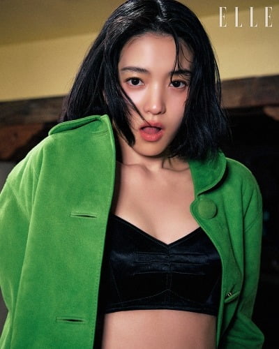 김태리, 한 뼘 브라톱 입고 반전 볼륨감 자랑…166cm 46kg 스펙에 복근은 덤 [화보]