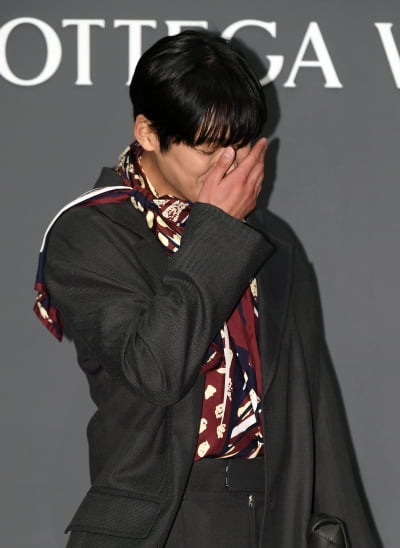 로운, 팬들 함성에 수줍은 귀여운 남자[TEN포토+]
