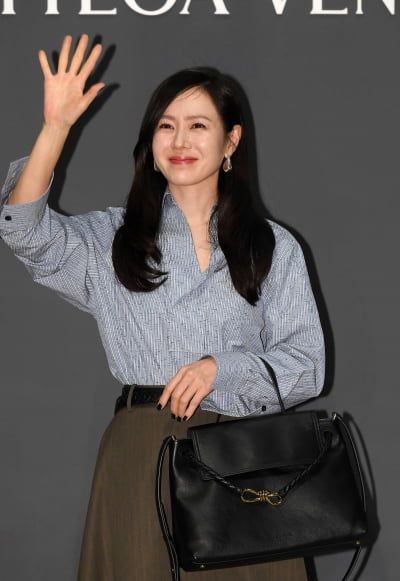 손예진, 아름다운 미소...청청미모에 고혹미까지[TEN포토+]