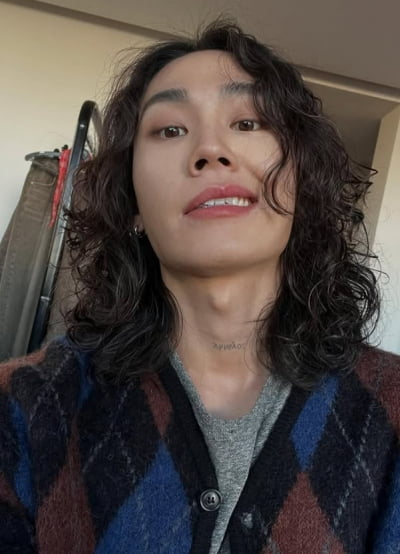 '대마초 혐의' 정일훈, 단발 펌 헤어+목까지 영역 확장한 타투