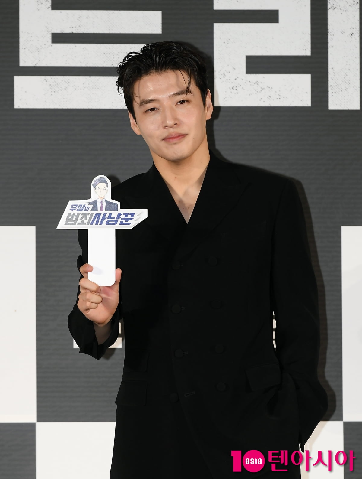 강하늘, 행복한 꽃미소...뒤돌아 보면 심쿵[TEN포토+]