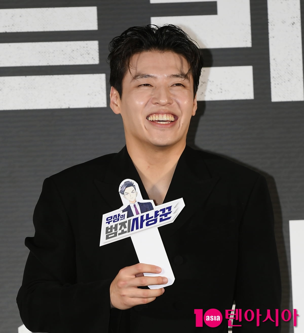 강하늘, 행복한 꽃미소...뒤돌아 보면 심쿵[TEN포토+]