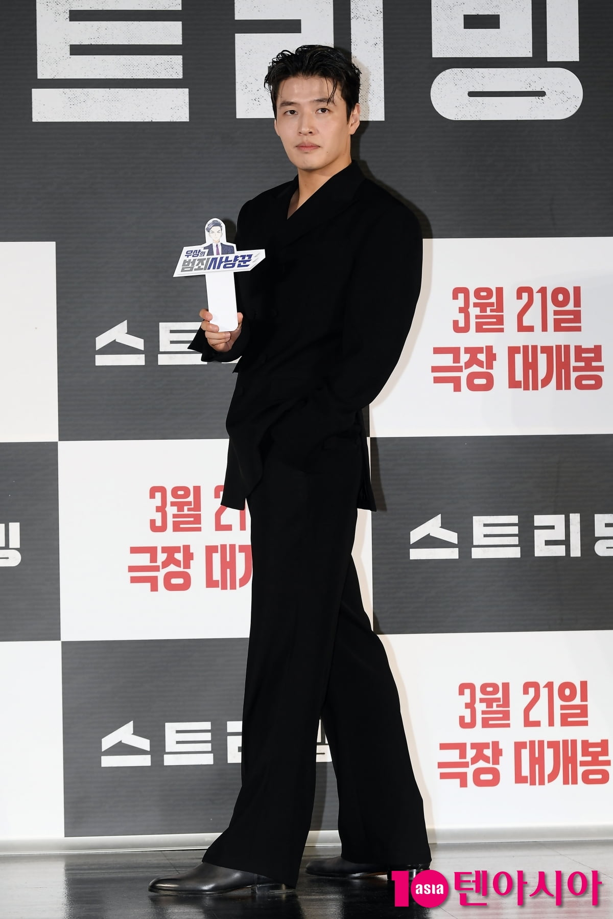 강하늘, 행복한 꽃미소...뒤돌아 보면 심쿵[TEN포토+]