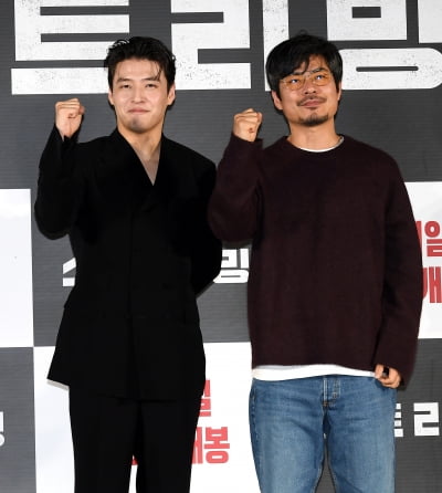 カン・ハヌル - チョ・ジャンホ監督、こんなポーズまで…サムネイル各ポーズ
