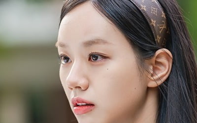 이혜리, 알고보니 '벤츠녀'였다…명품 L사 머리에 장식, 우유빛깔 피부 뽐내 ('선의의경쟁')