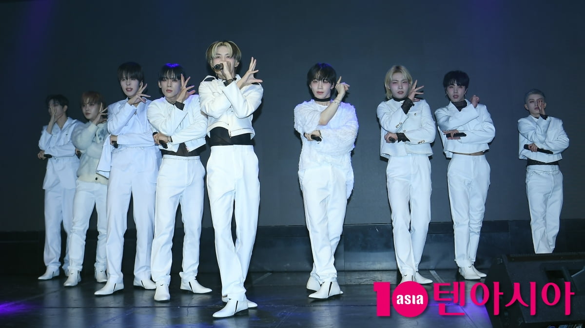 쓰리웨이, 타이틀곡 '음'으로 떨리는 데뷔 무대[TEN포토]