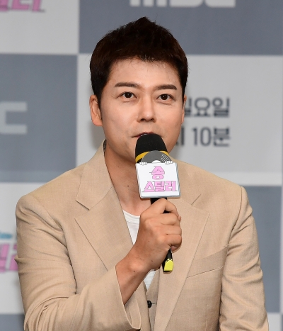 [종합] '대상' 전현무, 출연진에 무례 논란 터졌다…"얼굴이 셰프 같지는 않아" ('페루밥')