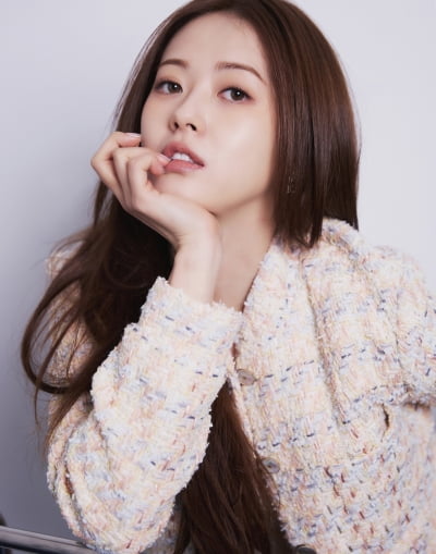 '5년 만에 복귀' 고아라, 고아성 대타로 19금 연기→장률과 ♥핑크빛 의혹…"안 할 수 없어" ('춘화연애담') [TEN인터뷰]