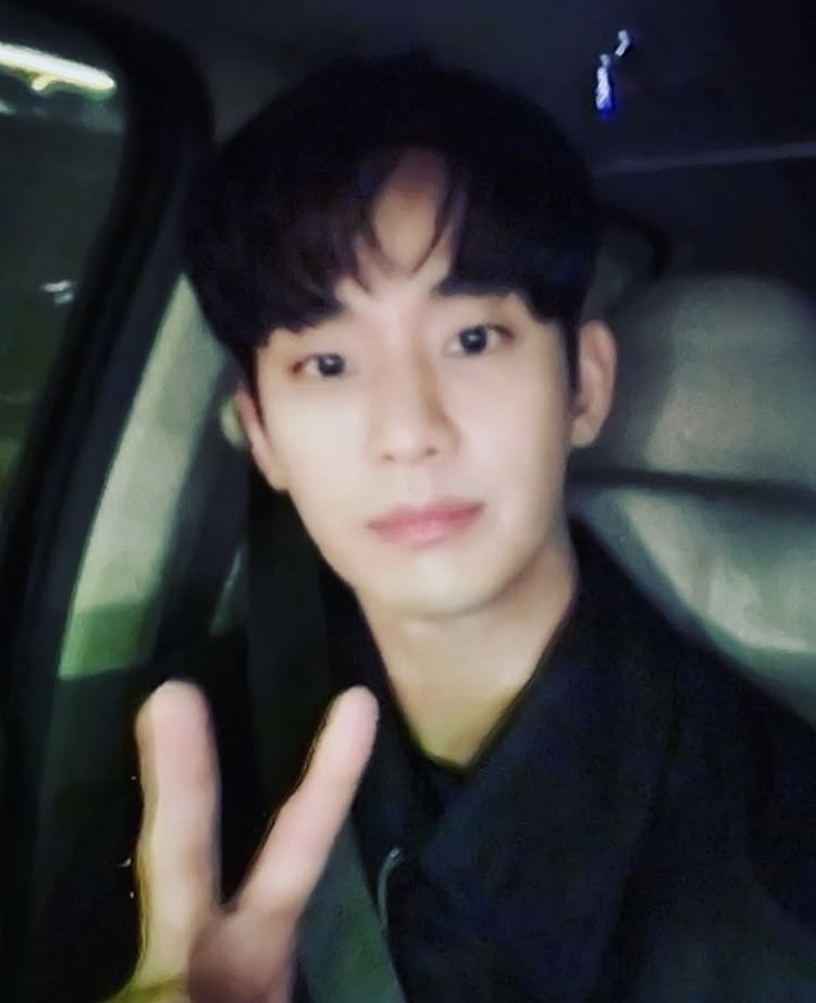 프라다, 딘토 계약해지…김수현, 뚜레쥬르는 재계약 무산[TEN이슈]