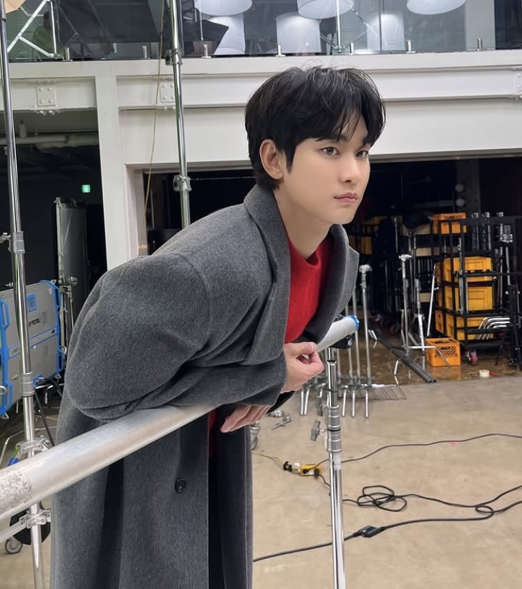 전날 긴급하게 띄운 공지문…김수현, 31일 기자회견 “질의응답 NO”[종합]